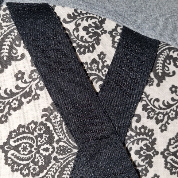 Nike dri-fit, grey singlet with black trims, stretchy material, size medium - Picture 4 of 6